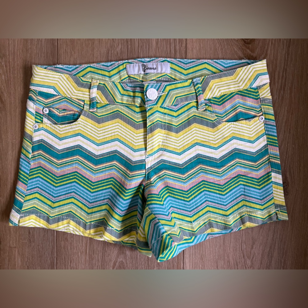 Green Retro Chevron Jean Shorts EUC - Picture 2 of 7